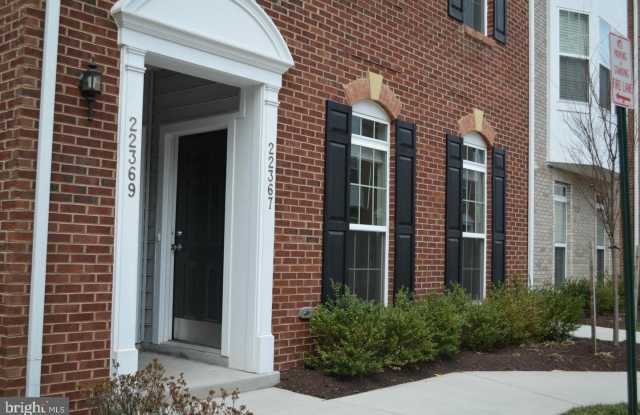 22367 CONCORD STATION Terrace Gallery 1