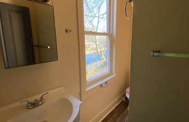 402 East Market Street - 2R photos photos