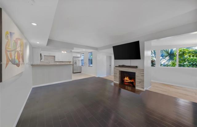 12125 NE 5th Ave photos photos