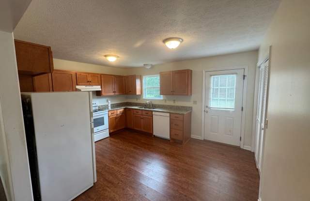 FOR LEASE- 2 BEDROOM DUPLEX MINUTES FROM 840! Gallery 4