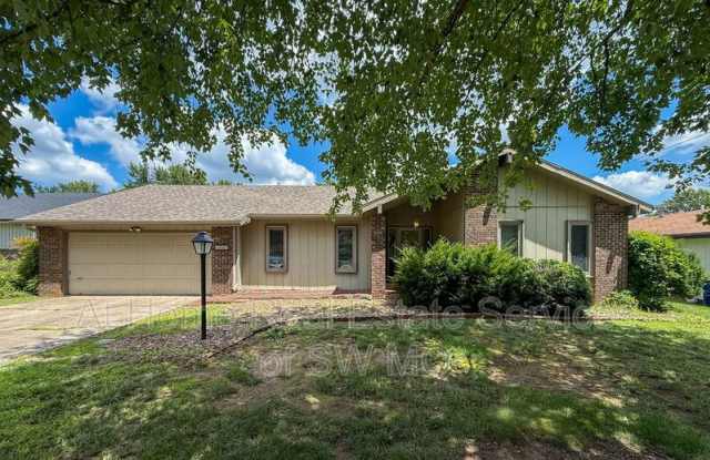 1627 E Swallow St photos photos