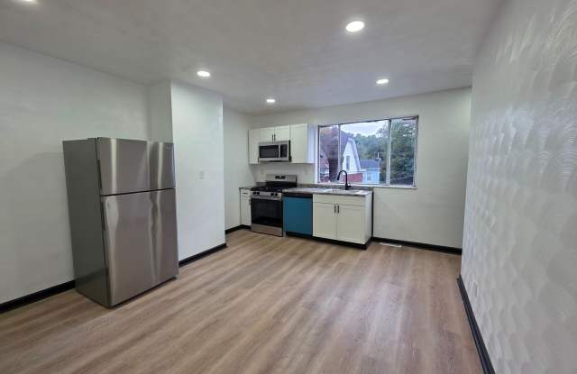Updated 3 bedroom 1 bath house located in the S. Side Gallery 1