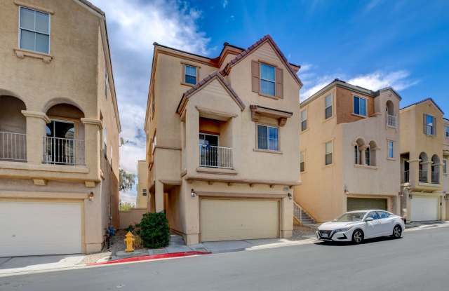 Spacious 3 Bedroom + Office/Den & 3 Bath Home for Rent photos photos