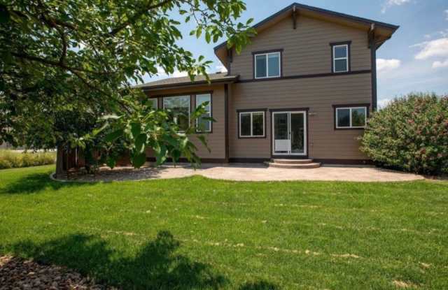 Spacious 4BR House in Loveland Gallery 3