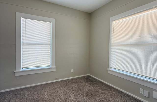 Spacious 3 Bed 1.5 bath - Kemp Blvd Gallery 4