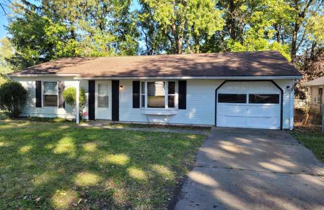 Great Ranch House next to a Park and Public Swimming Pool! photos photos