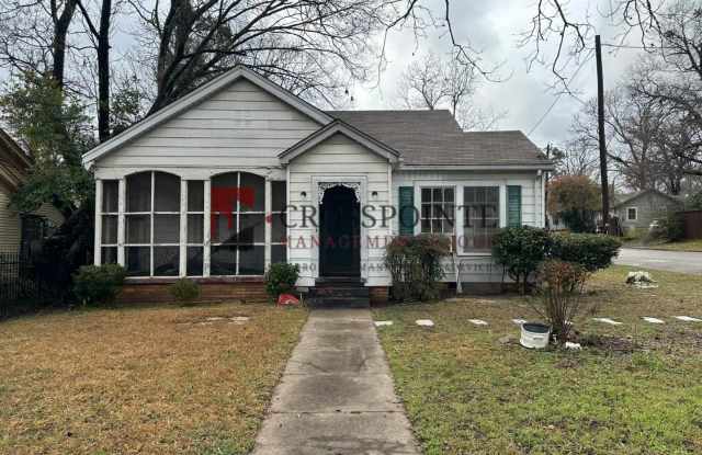 Charming 3 Bedroom Corner-Lot Cottage with Classic Character! Gallery 1