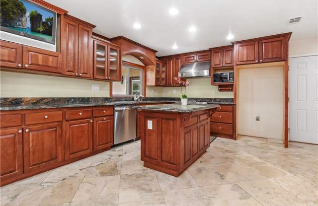 7025 Hartcrest Drive Gallery 4