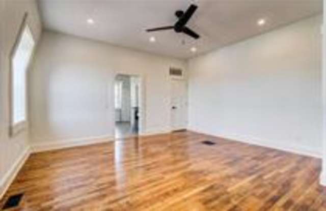 203 North Esplanade Street - 2 Gallery 3