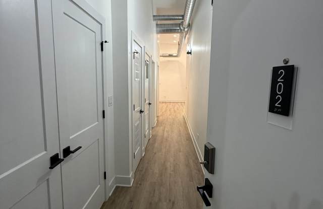 4731 North Western Avenue Gallery 2