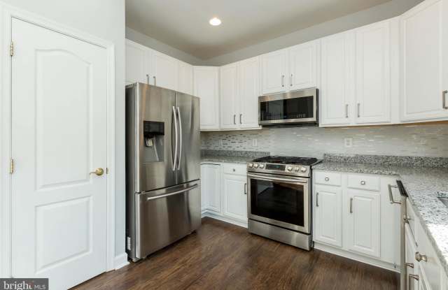 5527 HARTFIELD AVENUE Gallery 4