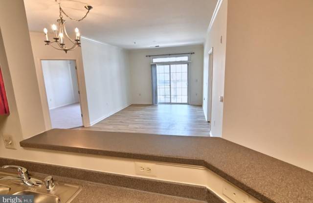 21216 MCFADDEN SQ #108 Gallery 3