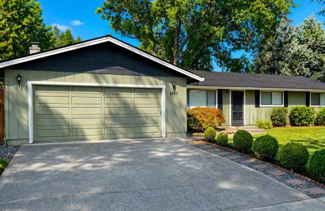 Very Nice 3 Bedroom 2 Bath Home-Located on a Corner Lot photos photos