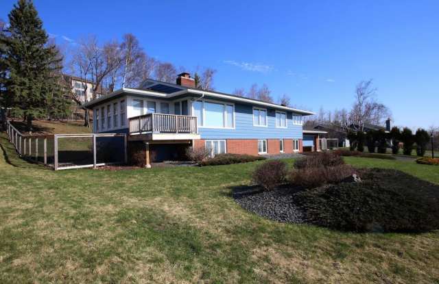 AVAILABLE Aug. 1 - 4 BEDROOM 3 BATHROOM - GORGEOUS LAKE VIEWS photos photos