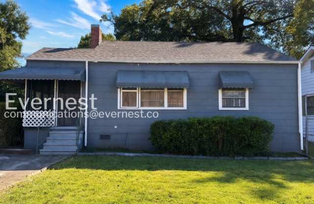 1749 Cleburn Avenue Gallery 1
