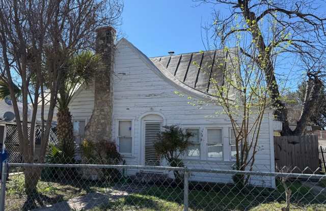 Renovated 3BR Home w/ Hardwood Floors | Water Included – San Antonio photos photos