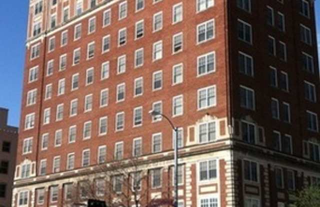 Fall Into a Beautiful 1 Bedroom Apt in the Heart of Downtown! photos photos