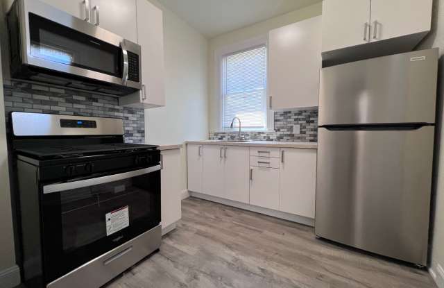 Updated 2BR 1 Bath townhouse with yard! photos photos
