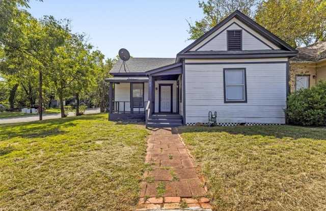 100 W Munson Street - 100 West Munson Street, Denison, TX 75021