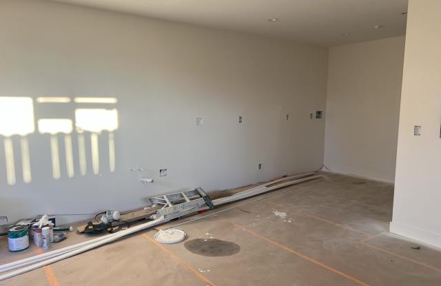 7538 1/2 Cozycroft Avenue Gallery 2