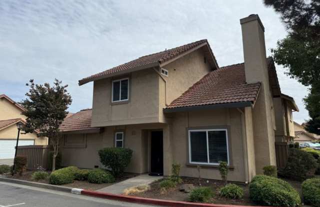 Updated 3 Bedroom 2.5 Bath 2 Story Condo Fairfield *Star Rentals photos photos