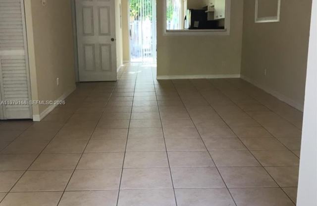 15 SW 14th Ter photos photos