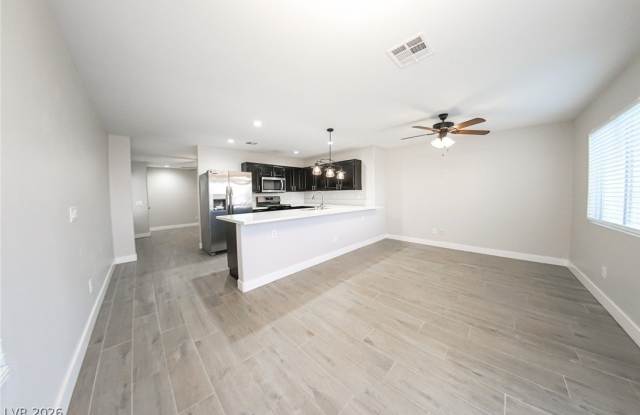 1852 Pearl Hatpin Court Gallery 3