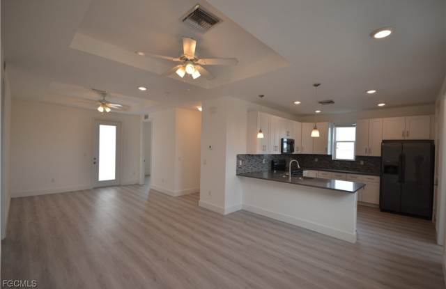 8581 Agate Street Gallery 4