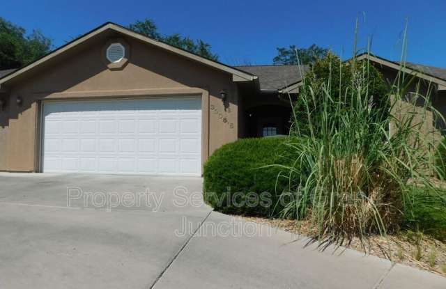 3006 1/2 Oakwood Drive photos photos