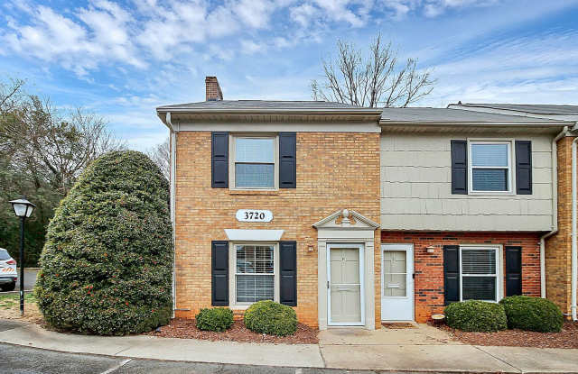 2-Bedroom in the perfect location! Water included!! - 3720 Park Road, Charlotte, NC 28209