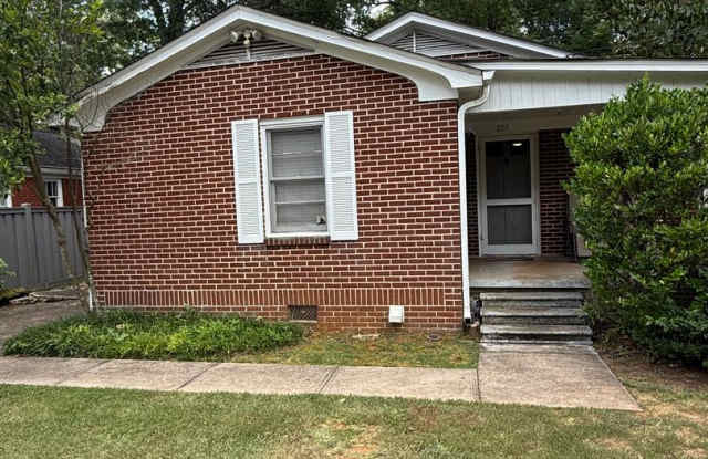 Charming 1 Bedroom, 1 Bath Apartment in Normal Town photos photos