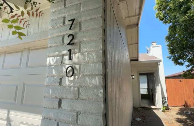 Completely Remodeled Three Bed, Two Bath Duplex in Lincoln School District photos photos