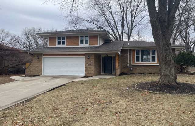 Executive home for rent! Excellent location Call Kevin 515-689-9819 photos photos