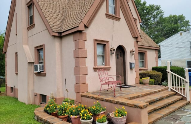 132 Bloomfield - 132 Bloomfield Avenue, Iselin, NJ 08830