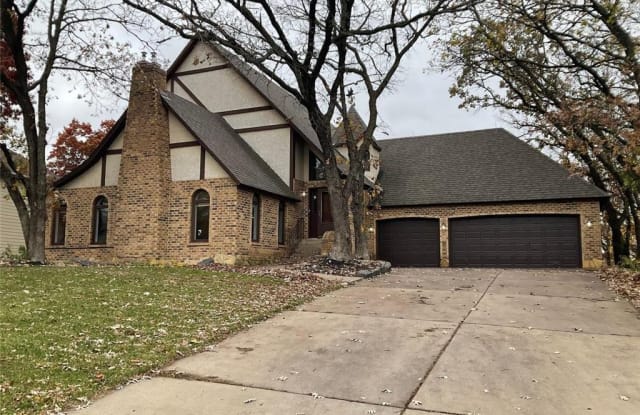 1009 Hilloway Circle - 1009 Hilloway Circle, Burnsville, MN 55306