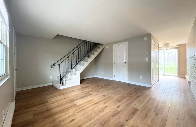 Brookville Townhomes - Newly Remodeled 2 Bed 1.5 bath Townhomes Gallery 2