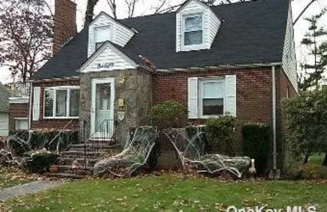 180 E Beverly Parkway - 180 East Beverly Parkway, Valley Stream, NY 11580
