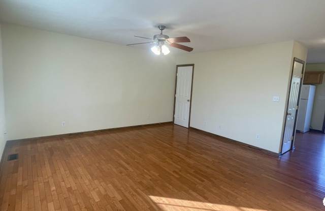 2528 Old Forest Road - A Gallery 3