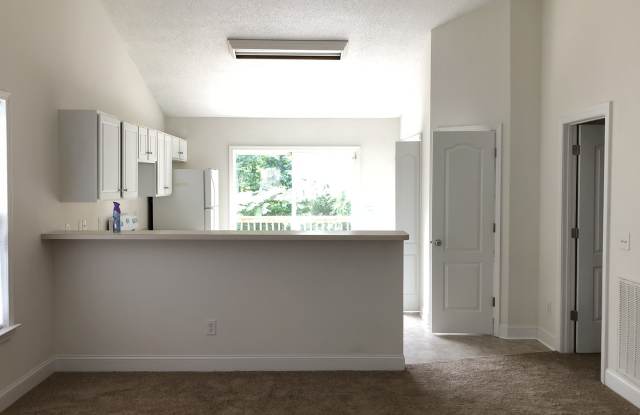 Wonderful Lakefront 4 Bedroom, 2 Bath in St. Clos subdivision off Creekridge Road Gallery 3