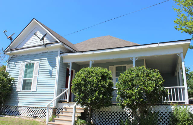 804 West Main Street - 804 West Main Street, Brenham, TX 77833