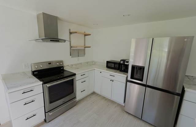 Beautifully Renovated Home with Dedicated Home Office in a Quiet Neighborhood Gallery 1