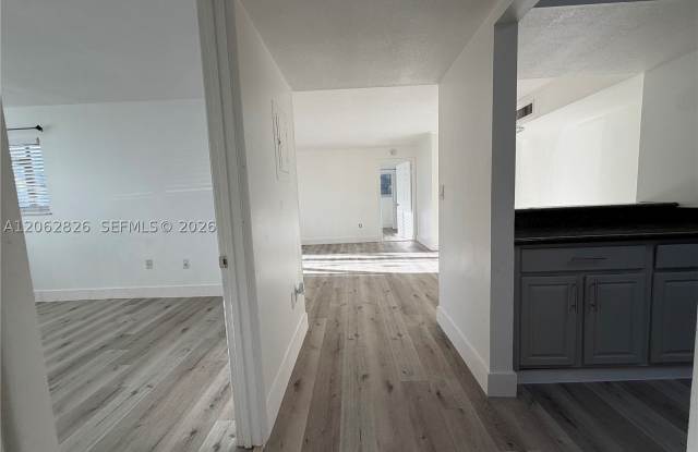 20681 NE 4th Pl Gallery 1