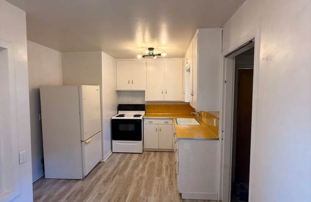 Hard-to-find, 1 bedroom, 1 bathroom home located in a quiet, desirable neighborhood just 2 miles from Oregon Tech and Sky Lakes. photos photos Hard-to-find, 1 bedroom, 1 bathroom home located in a quiet, desirable neighborhood just 2 miles from Oregon Tech and Sky Lakes. photos photos