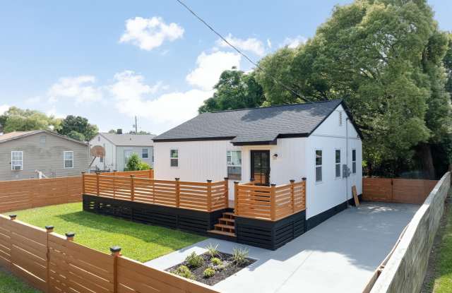 1405 Holt Street photos photos