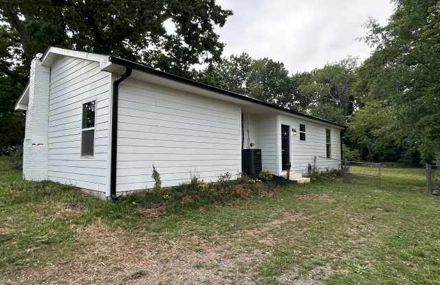 105 Center Street - 105 Center Street, Kings Mountain, NC 28086 105 Center Street - 105 Center Street, Kings Mountain, NC 28086