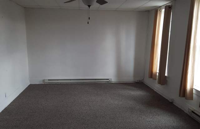 104 W Center Street - 104 West Center Street, Monona, IA 52159