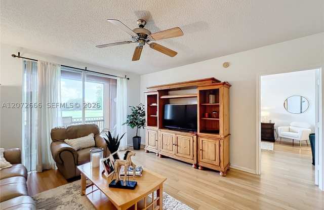 11720 Saint Andrews Pl Gallery 4