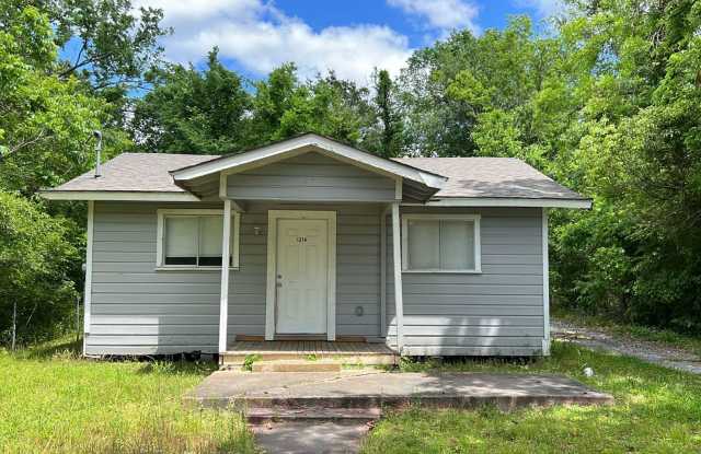 Completely Renovated 2 Bedroom House! - 1214 North 3rd Street, Orange, TX 77630