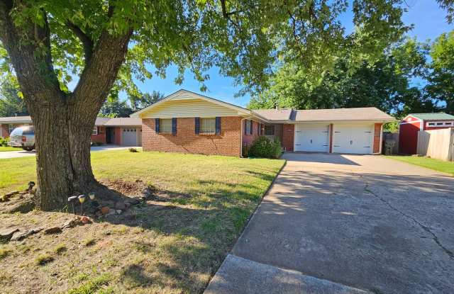(3) Bed/(1.5) Bath Near Core Norman and OU Avail NOW! photos photos