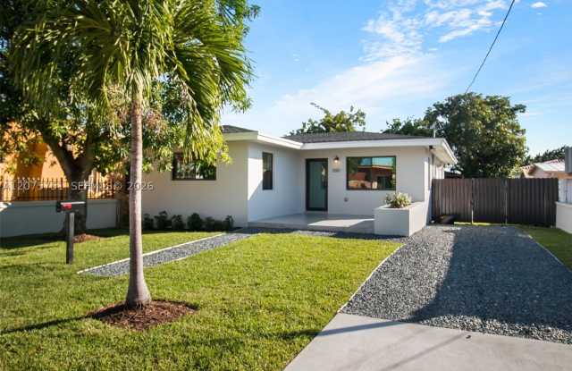 3610 SW 4th St photos photos